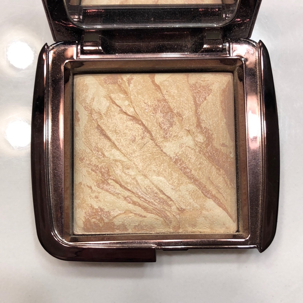 Hourglass Aboent Lighting infinity powder